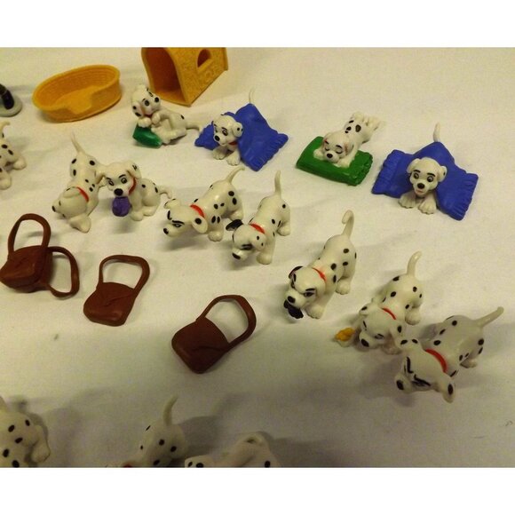 101 Dalmatians Miniature Figurine Set With Accessories 37 Pieces Lot - Picture 3 of 12